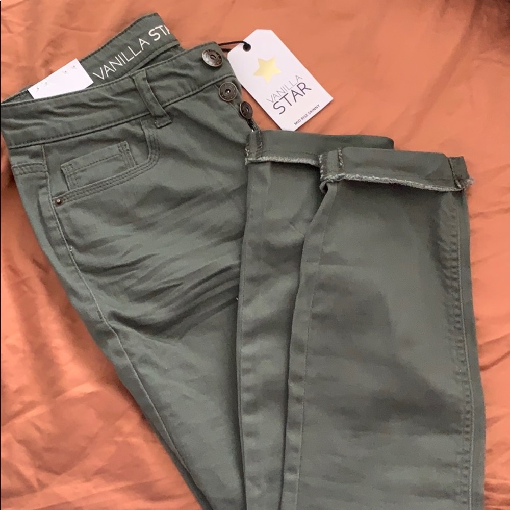 TILLY’S Olive Mid-Rise Skinny Jeans (Size 7)🌵💛